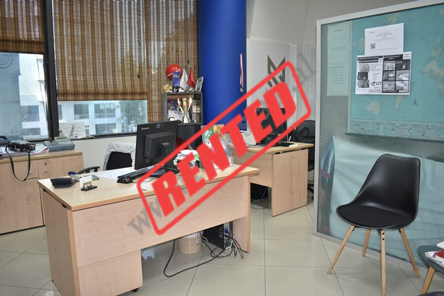 Office for rent in Twin Towers, 25 m2, suitable for travel agencies, consulting offices, etc.
It is